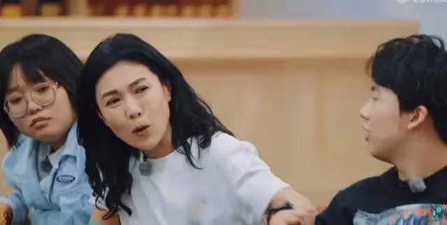 李雪琴綜藝近照曝光被誇秒變女神,網友:她把東北話改掉就好多