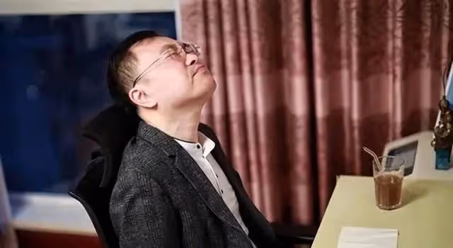 葉檀曝蔡磊近況:情況越來越糟糕,只能用腿來打字!靠意志力支撐