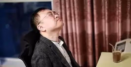 葉檀曝蔡磊近況:情況越來越糟糕,只能用腿來打字!靠意志力支撐