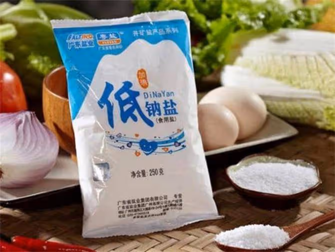 加碘鹽和無碘鹽哪個更好？鹽廠員工：差別大了，告訴家人別買錯