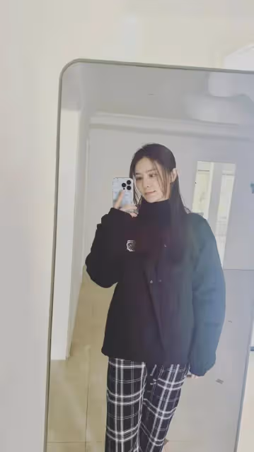 張馨月穿20元一條褲子被吐槽：穿出了林峰破產的感覺，像窮大學生