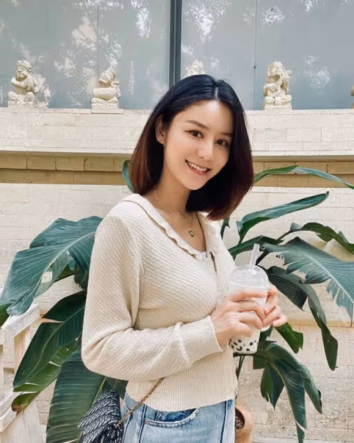 張馨月穿20元一條褲子被吐槽：穿出了林峰破產的感覺，像窮大學生