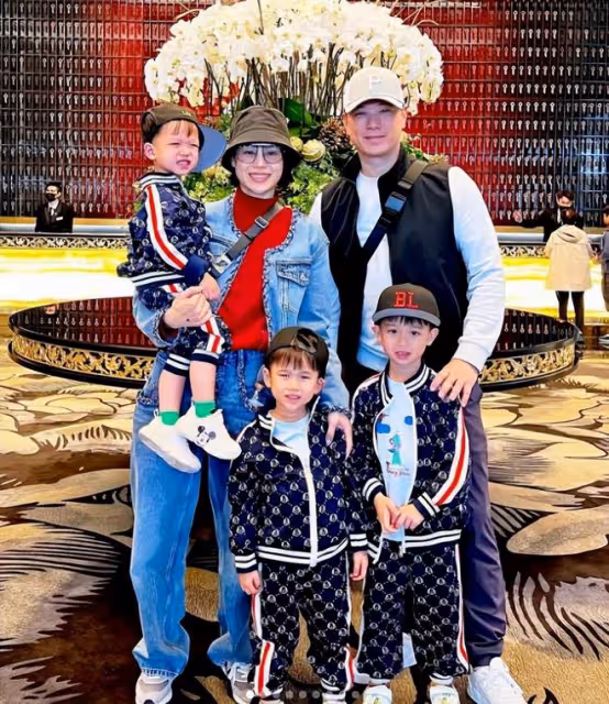 胡杏兒為富豪老公慶生，懷抱3個兒子甜蜜親吻，一家5口超幸福