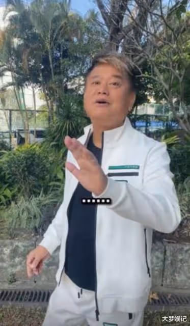 演周星馳電影爆紅！陳百祥74歲現況「送外賣+工地搬磚」內幕曝光