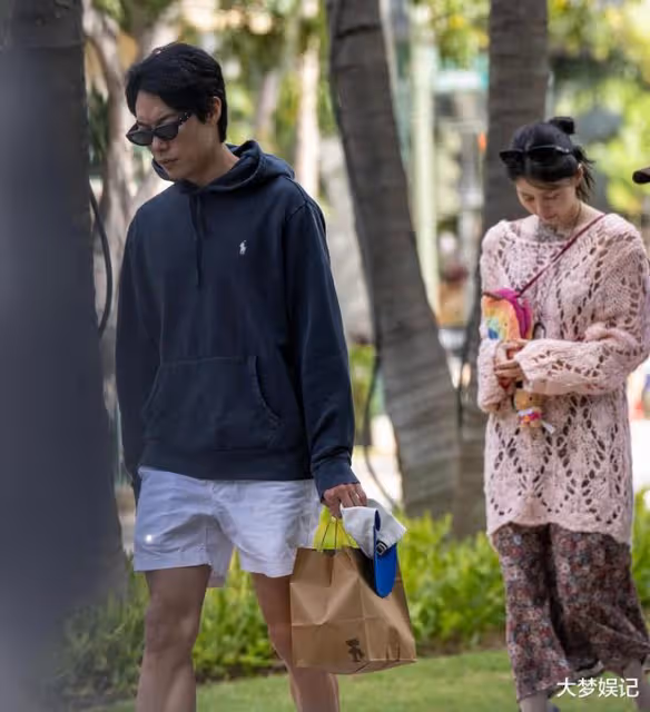 韓韶禧柳俊烈夏威夷約會！認愛隔天「全程臭臉滑手機」D社拍到了