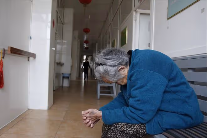 為什麼不建議子女長期照顧生病老人？過來人的經歷，是最好的警示