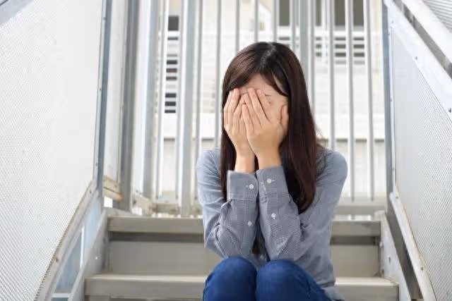 以前我和二姐感情不好…現在年紀大了，想放下恩怨，特地帶禮品上門拜訪，二姐卻一直拒絕，「瞄一眼車庫」才恍然大悟 # 果然患難見真情