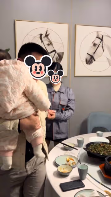 我二婚還帶著個兒子!老公帶我赴家宴,夾菜的時候被小姑阻攔:「老公的舉動」讓我淚崩