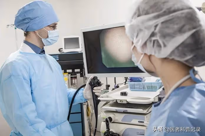 37歲女愛吃肉!突然腹部不適「罹患腸癌」 醫生提醒「2種肉」確實要少吃