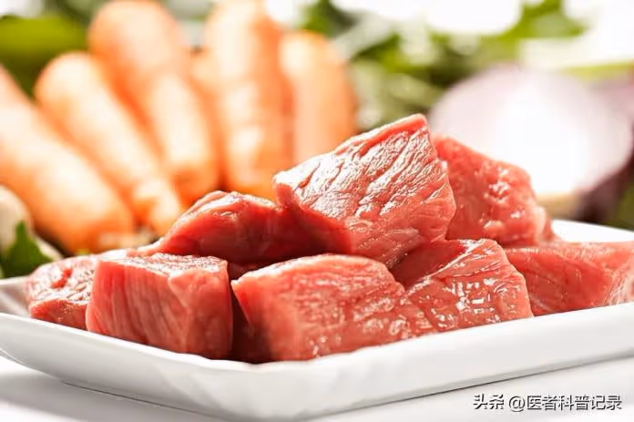 37歲女愛吃肉!突然腹部不適「罹患腸癌」 醫生提醒「2種肉」確實要少吃
