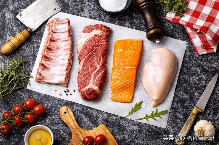 37歲女愛吃肉！突然腹部不適「罹患腸癌」　醫生提醒「2種肉」確實要少吃