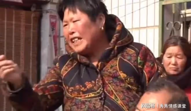 開學第一天,鄰居讓我把她家孩子捎去學校我假裝沒聽見,開車就跑