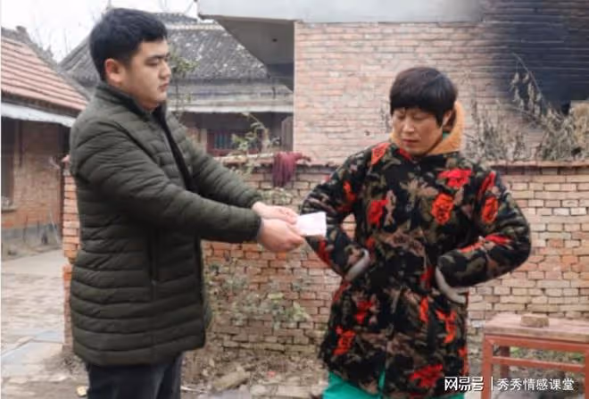 開學第一天,鄰居讓我把她家孩子捎去學校我假裝沒聽見,開車就跑