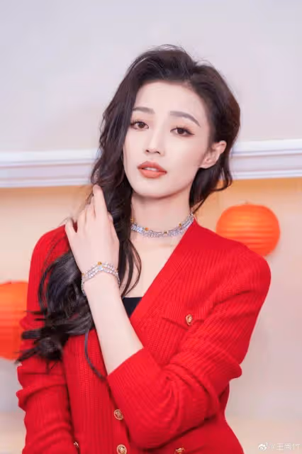 王秀竹靚麗寫真美爆了!雪膚玉貌大長腿絕對性感撩人