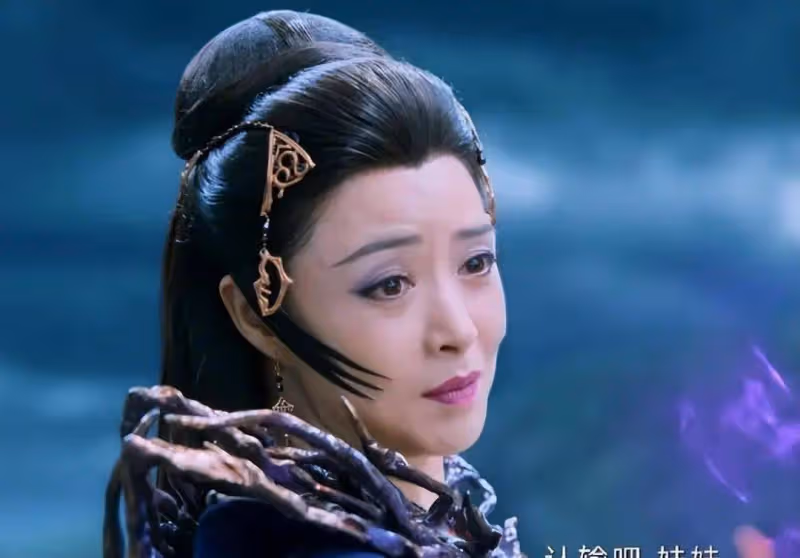 《烈焰》首播火了!但蔣欣馬蘇太雷人!何潤東造型笑瘋了