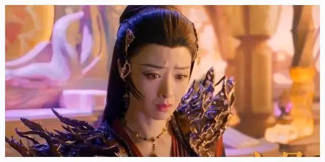 《烈焰》首播火了!但蔣欣馬蘇太雷人!何潤東造型笑瘋了