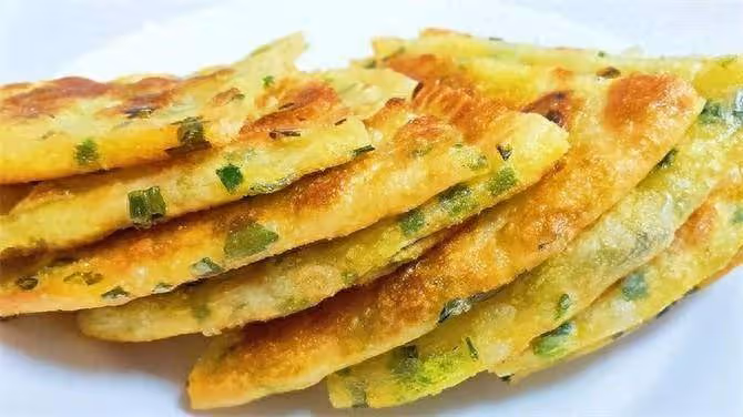 早餐換換新花樣,試試這個香蔥餅,10分鐘就能出鍋,酥脆又多層