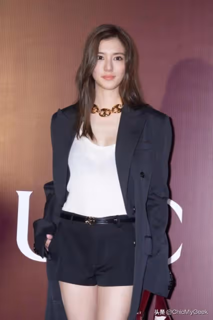 被捧港女典範的吳千語,擠身上流榮升百億媳婦的奮鬥路!