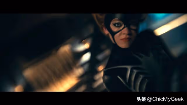 性感美胸、纖細腰身,她卻因完美身材遭霸凌!