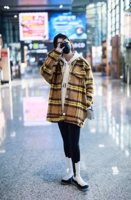 李菲兒的「腰臀比」簡直逆天,穿蓬蓬裙扮嫩少女感滿滿,清純可愛