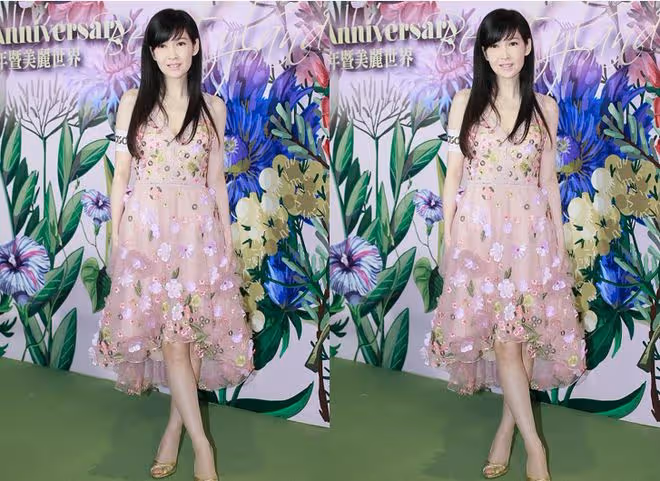 周慧敏才是「漫畫腿」元祖,50+卻有著20歲的腿,穿上短裙太撩人