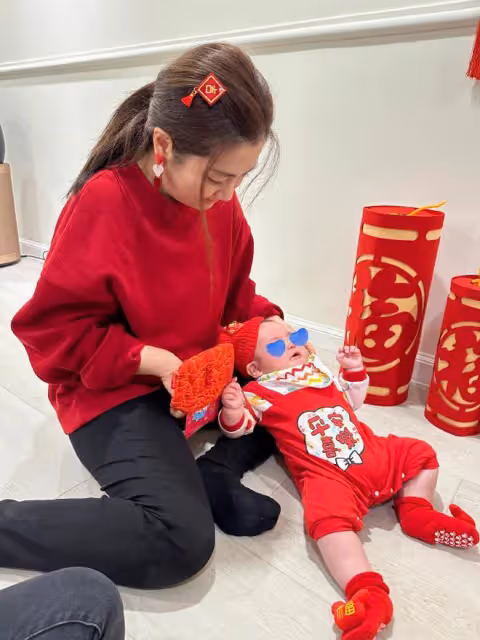 任家萱帶6個月兒子出遊,小腰果顏值高像媽媽,全身胖嘟嘟超可愛