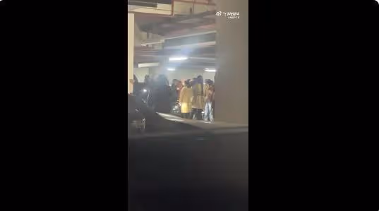 ENHYPEN機場遭手機打頭! 陸私生追到飯店「堵停車場還邊跳舞」
