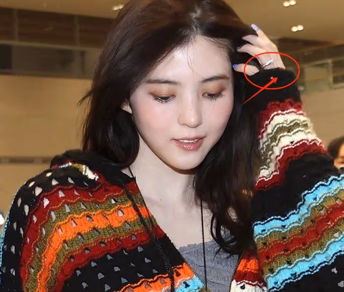 韓素希風波後首現身,無名指戴戒指心情大好,網友:小三上位成功