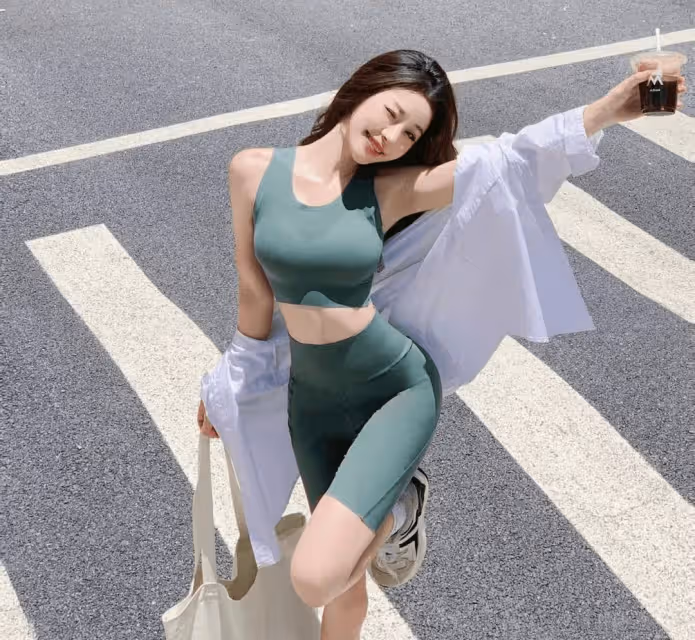 清新夏日,瑜伽服搭配清爽少女風,展現自然美態!