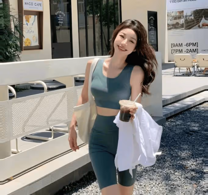 清新夏日,瑜伽服搭配清爽少女風,展現自然美態!