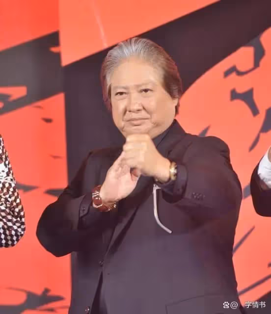 洪金寶不認識謝楠，她搬出老公說是吳京老婆，吳京急忙起身鞠躬