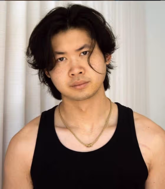 恭喜!香港知名星二代簽新公司正式出道,擁有40寸胸肌愛運動