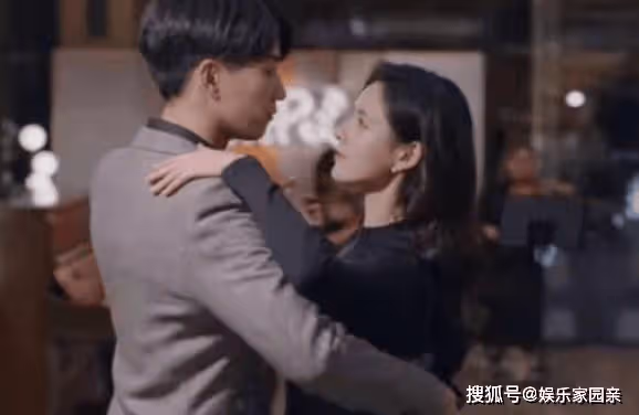 張予曦新劇《猜猜我是誰》上線,搭檔王子奇演繹精彩對手戲,網友直呼過癮!