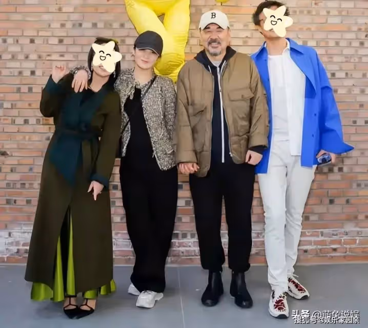 蔣勤勤夫婦攜小兒子看展，兒子正臉曝光很可愛，長得像爸爸陳建斌