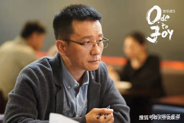 《歡樂頌》何憫鴻裝可憐重回22樓,和戚牧重歸於好,原形畢露大綠茶