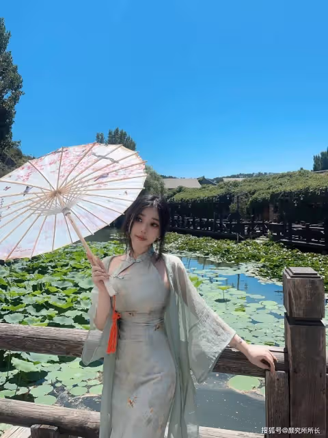 江南少女的優雅穿搭!宛如詩畫一般的旗袍 迷人又魅力