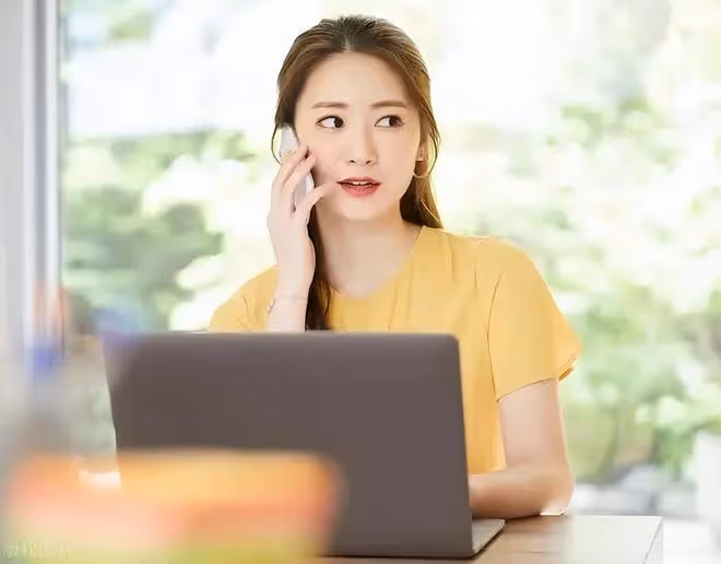 母親去世後,我每月給繼父2千,我離婚後繼弟敲響了我的家門