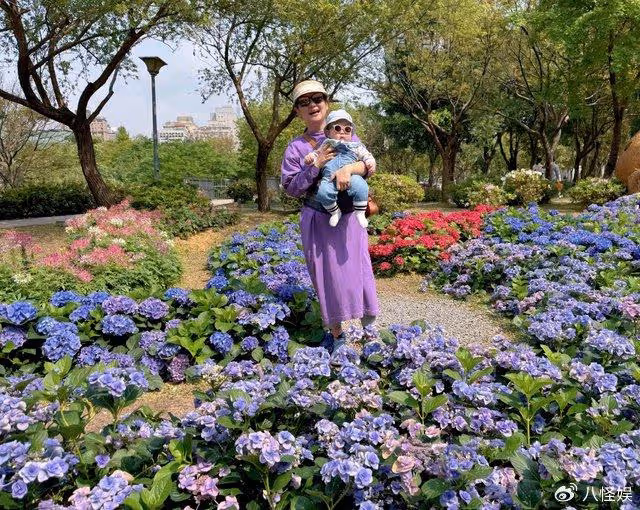 Selina曬兒子正臉，腰果大眼睛還有梨渦，完美避開爸爸缺點顏值高