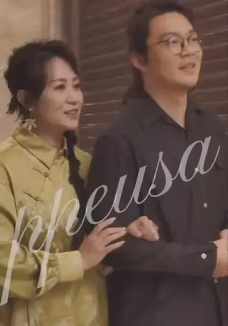 馬麗攜小11歲老公參加喜劇節,一路挽手說笑,馬麗女人味十足!
