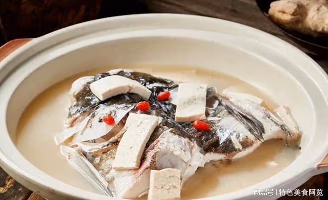 鮮香美味,營養滋補,三文魚頭豆腐湯,帶你領略海鮮的魅力