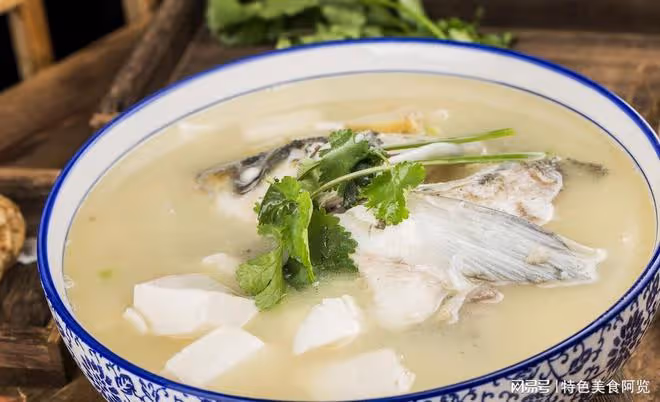 鮮香美味,營養滋補,三文魚頭豆腐湯,帶你領略海鮮的魅力