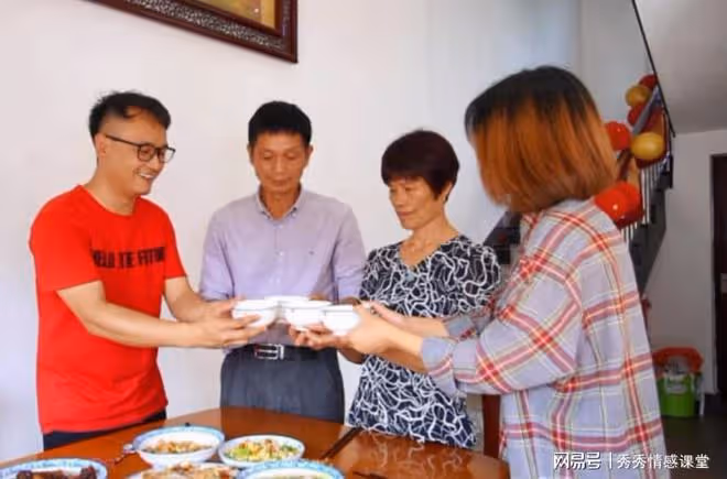 去給兒子送15萬拆遷款,因吃6個車厘子被兒媳訓斥,我轉身回家