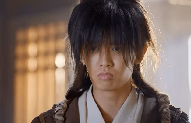 《烈焰》:頂著矽膠臉卻演「第一美人」,誰的審美出了問題