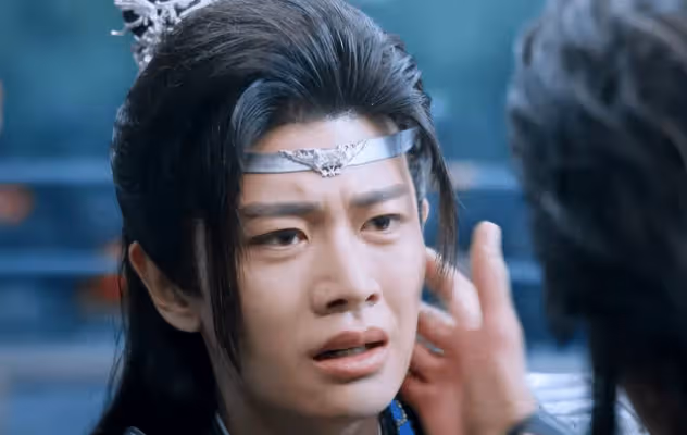 《烈焰》:頂著矽膠臉卻演「第一美人」,誰的審美出了問題