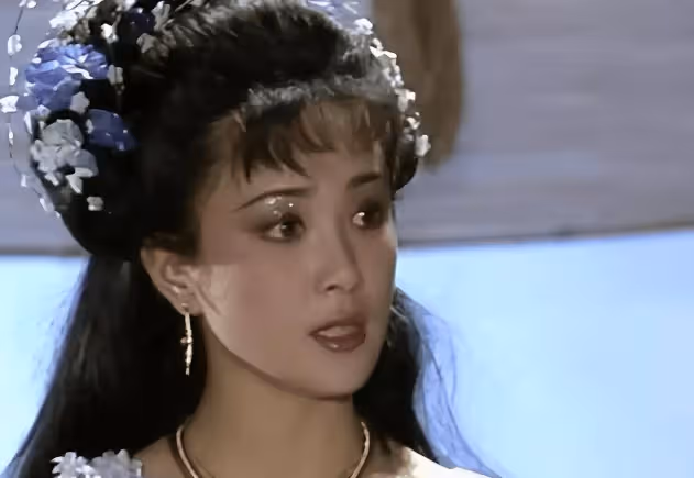 《烈焰》:頂著矽膠臉卻演「第一美人」,誰的審美出了問題