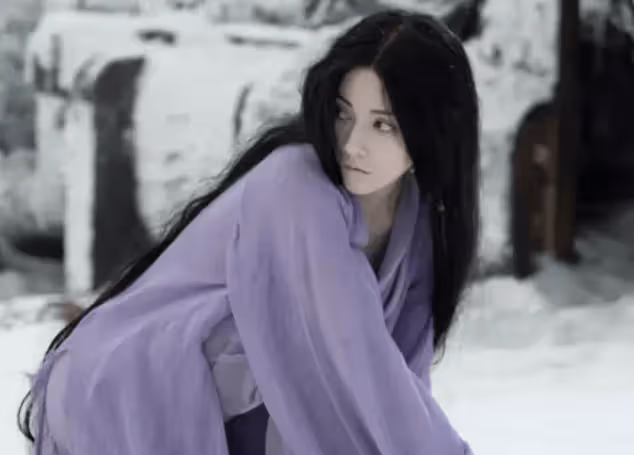 《烈焰》:頂著矽膠臉卻演「第一美人」,誰的審美出了問題