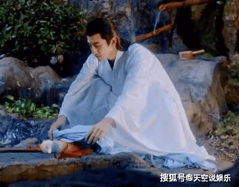 《與鳳行》行雲是什麼身份?行雲有神力嗎?他又為什麼要下凡?