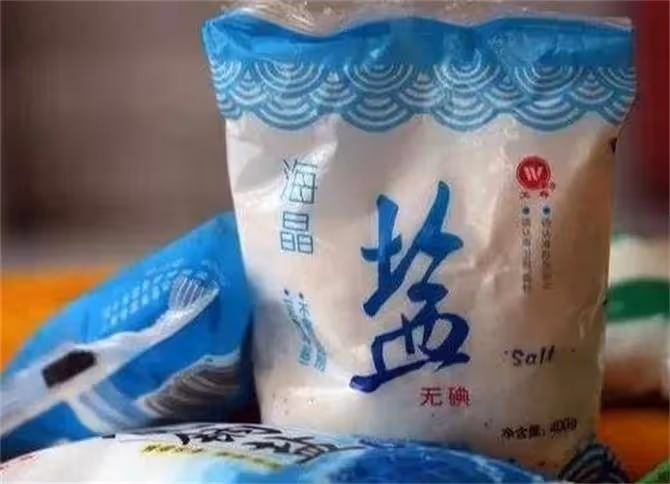購買食用鹽時,應該選擇「海鹽」還是「湖鹽」?哪種更有營養?