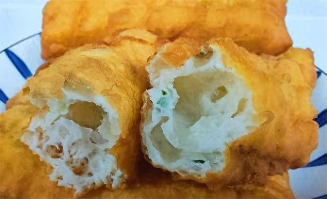 油條新做法,不揉面,不擀麵,個個蓬鬆酥脆,做法超簡單
