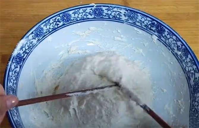 油條新做法,不揉面,不擀麵,個個蓬鬆酥脆,做法超簡單
